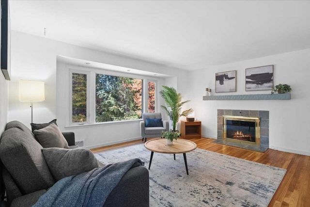 29 Laurel Hill Ln, Holden, MA 01520