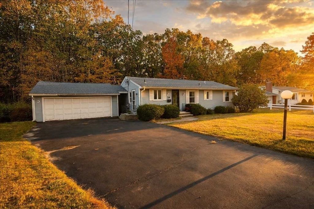 29 Laurel Hill Ln, Holden, MA 01520