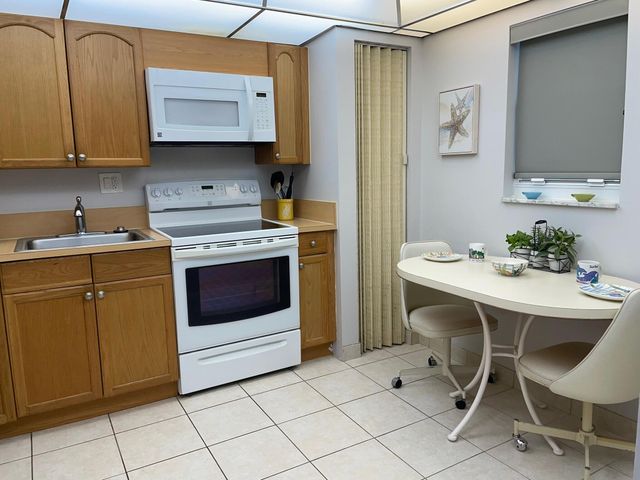 4629 Poinciana St Apt 211, Lauderdale By The Sea, FL 33308