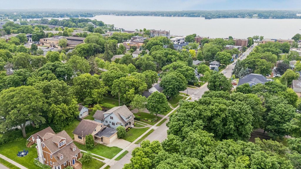 132 Minnetonka Avenue N, Wayzata, MN 55391