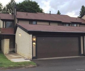 5166 Rock Run, West Bloomfield, MI 48322