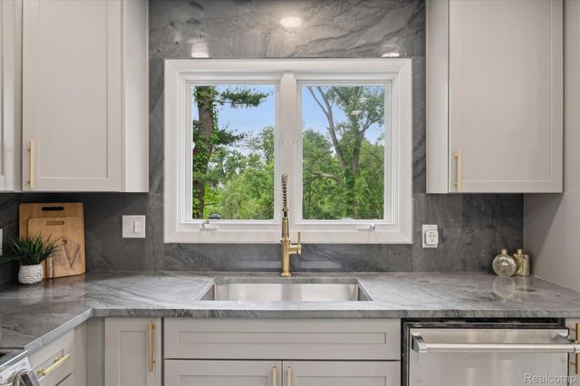 47103 Timberlane Street, Northville, MI 48167