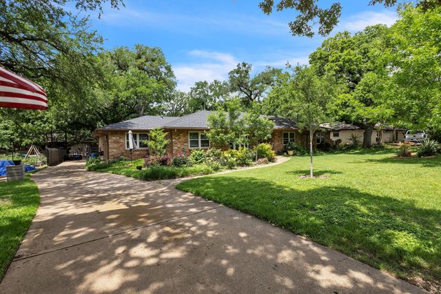 2313 Vega Street, Grand Prairie, TX 75050