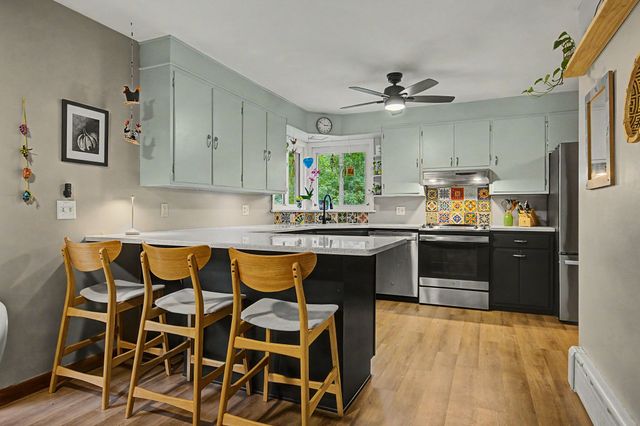 10 Alden St, Easthampton, MA 01027