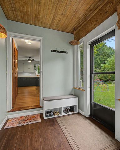 10 Alden St, Easthampton, MA 01027