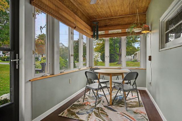 10 Alden St, Easthampton, MA 01027