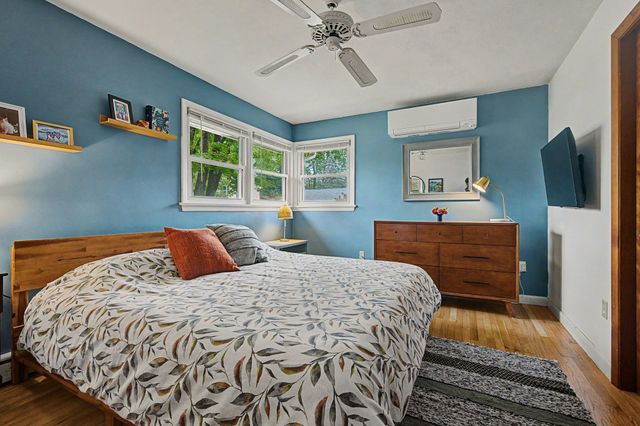 10 Alden St, Easthampton, MA 01027
