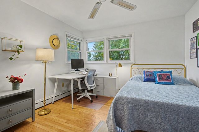 10 Alden St, Easthampton, MA 01027