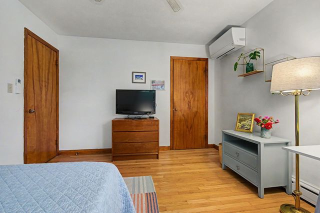 10 Alden St, Easthampton, MA 01027