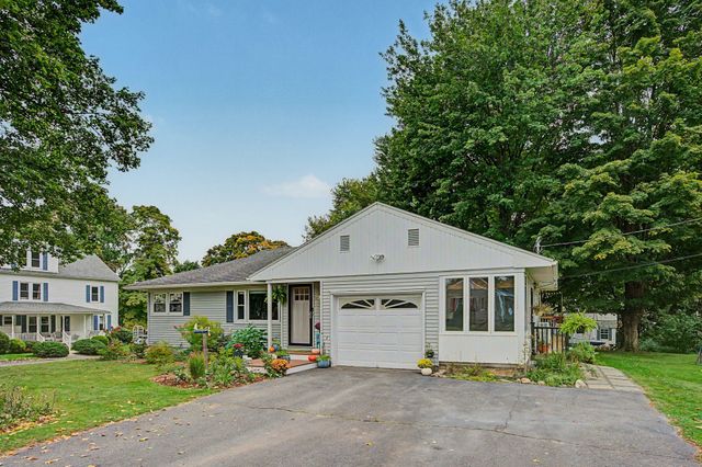 10 Alden St, Easthampton, MA 01027