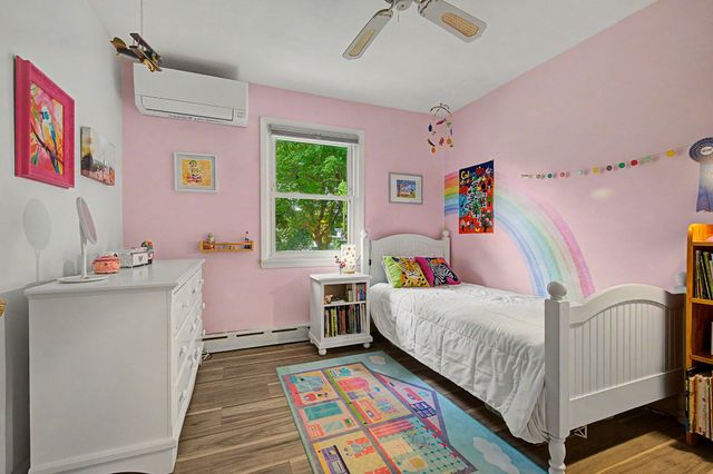 10 Alden St, Easthampton, MA 01027