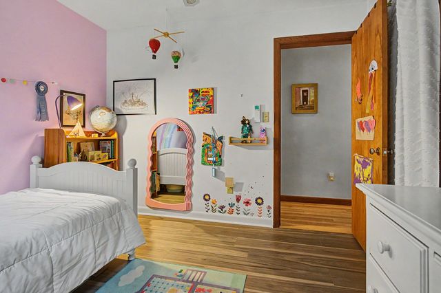 10 Alden St, Easthampton, MA 01027