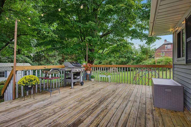10 Alden St, Easthampton, MA 01027
