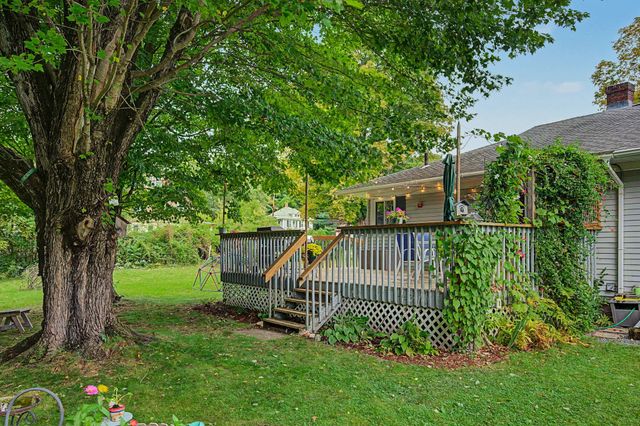 10 Alden St, Easthampton, MA 01027