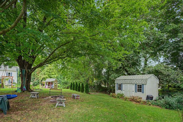 10 Alden St, Easthampton, MA 01027