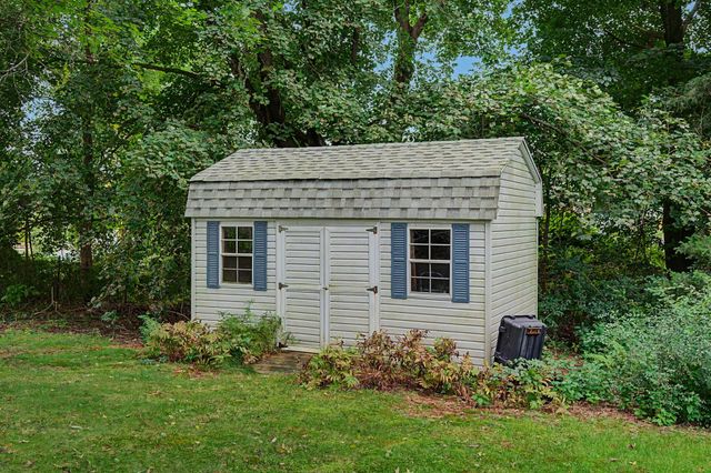 10 Alden St, Easthampton, MA 01027