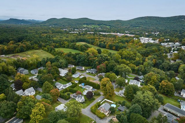 10 Alden St, Easthampton, MA 01027