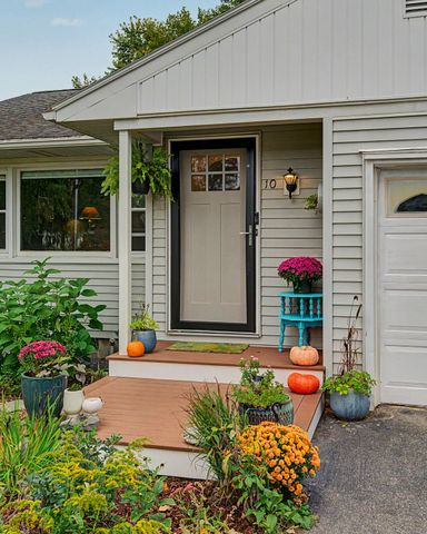 10 Alden St, Easthampton, MA 01027