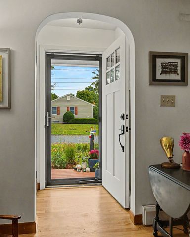 10 Alden St, Easthampton, MA 01027