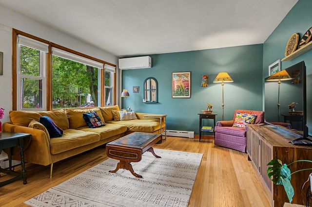 10 Alden St, Easthampton, MA 01027