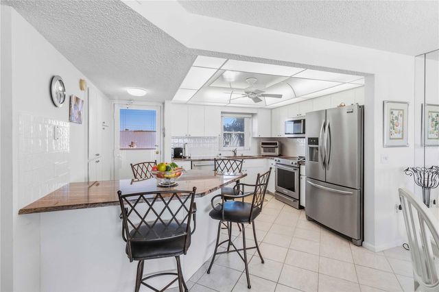 4550 COVE CIRCLE 303, St Petersburg, FL 33708