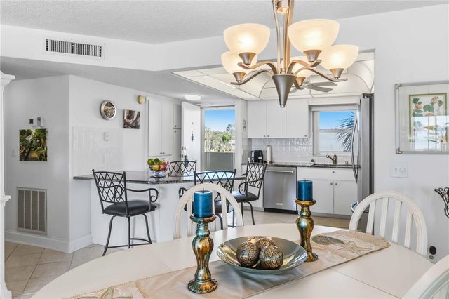 4550 COVE CIRCLE 303, St Petersburg, FL 33708