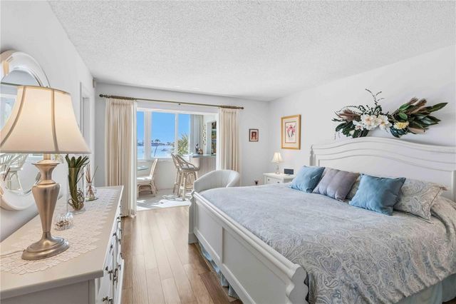 4550 COVE CIRCLE 303, St Petersburg, FL 33708