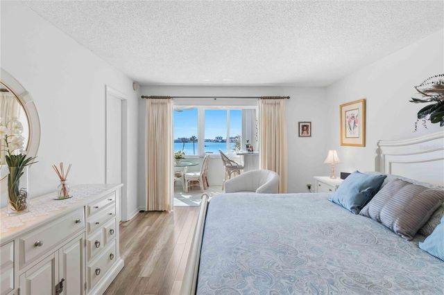 4550 COVE CIRCLE 303, St Petersburg, FL 33708