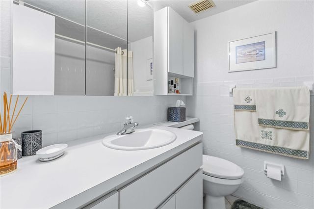 4550 COVE CIRCLE 303, St Petersburg, FL 33708