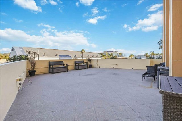 4550 COVE CIRCLE 303, St Petersburg, FL 33708