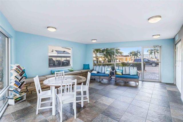 4550 COVE CIRCLE 303, St Petersburg, FL 33708