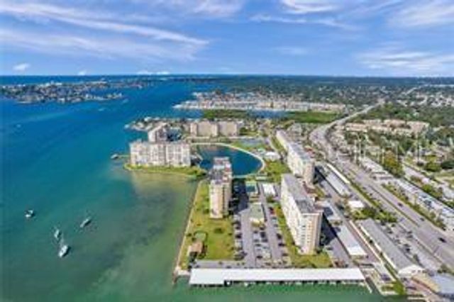 4550 COVE CIRCLE 303, St Petersburg, FL 33708