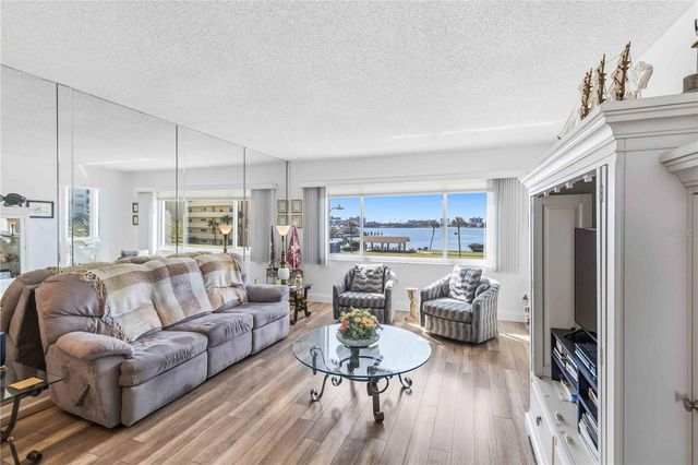 4550 COVE CIRCLE 303, St Petersburg, FL 33708