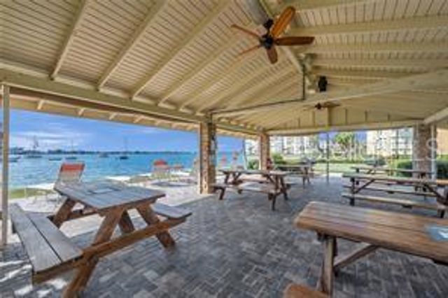 4550 COVE CIRCLE 303, St Petersburg, FL 33708