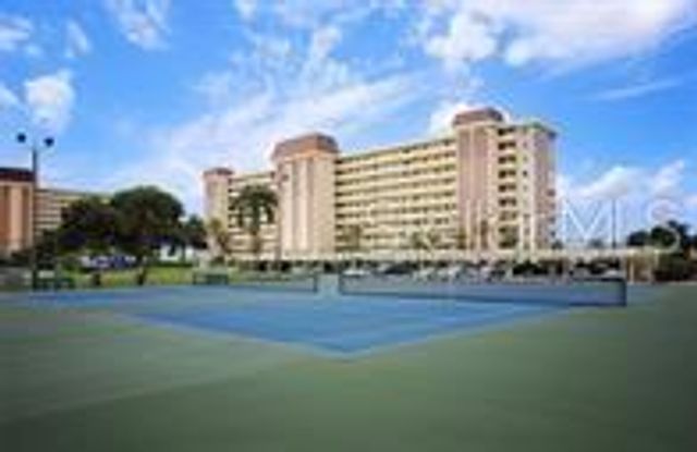 4550 COVE CIRCLE 303, St Petersburg, FL 33708