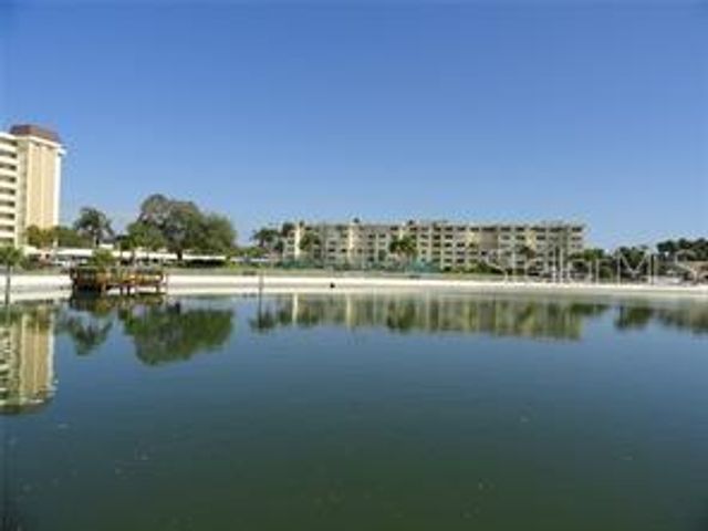 4550 COVE CIRCLE 303, St Petersburg, FL 33708