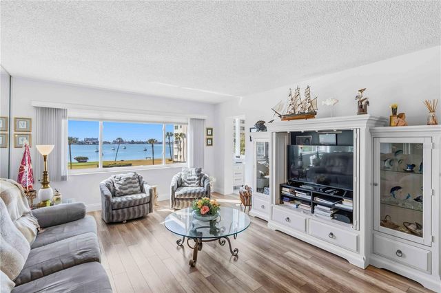 4550 COVE CIRCLE 303, St Petersburg, FL 33708