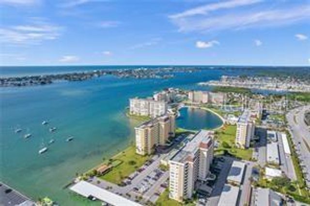 4550 COVE CIRCLE 303, St Petersburg, FL 33708