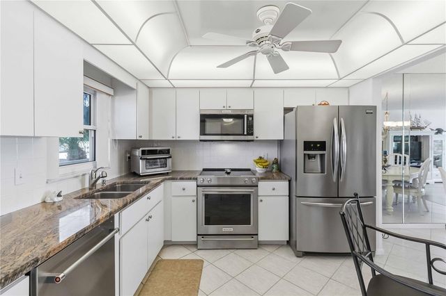 4550 COVE CIRCLE 303, St Petersburg, FL 33708