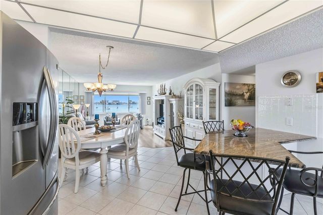 4550 COVE CIRCLE 303, St Petersburg, FL 33708