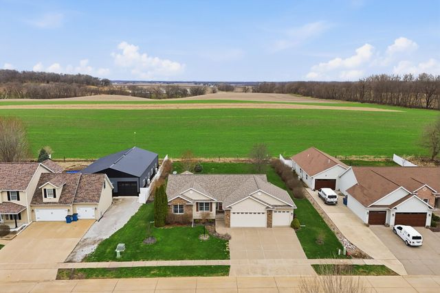 617 N 6th Street Circle, Princeton, IA 52768