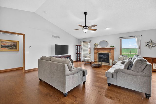 617 N 6th Street Circle, Princeton, IA 52768