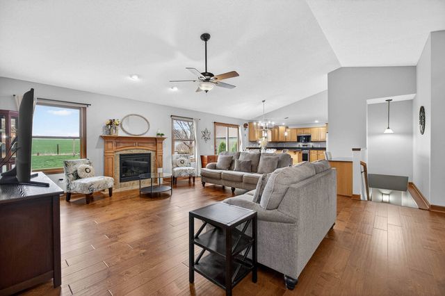 617 N 6th Street Circle, Princeton, IA 52768