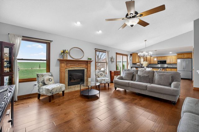 617 N 6th Street Circle, Princeton, IA 52768