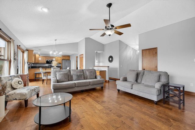 617 N 6th Street Circle, Princeton, IA 52768
