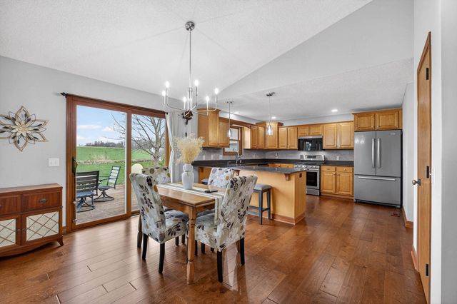 617 N 6th Street Circle, Princeton, IA 52768