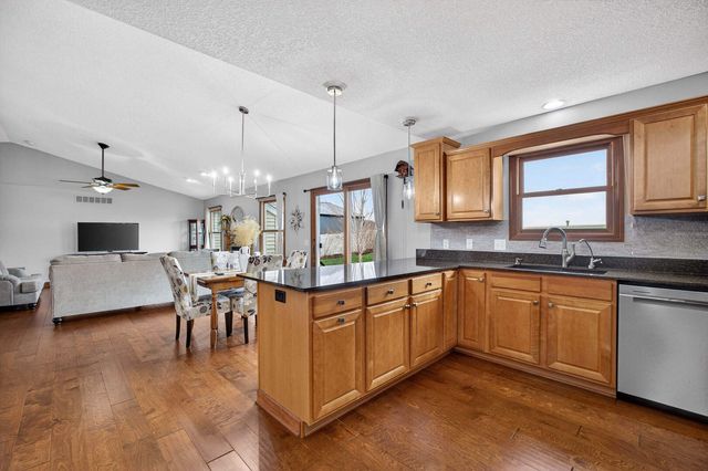 617 N 6th Street Circle, Princeton, IA 52768