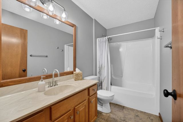 617 N 6th Street Circle, Princeton, IA 52768