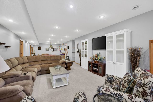617 N 6th Street Circle, Princeton, IA 52768