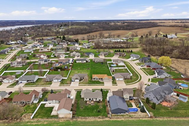 617 N 6th Street Circle, Princeton, IA 52768